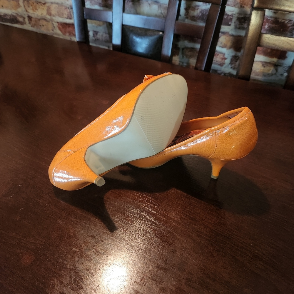Shoes - Picture 5 of 9